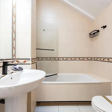 Holiday home Stylish Seaview Townhouse 3br Pool 4 Terraces *