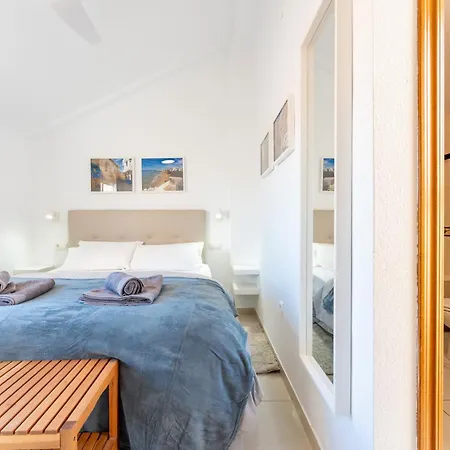 Stylish Seaview Townhouse 3br Pool 4 Terraces * 베날마데나코스타